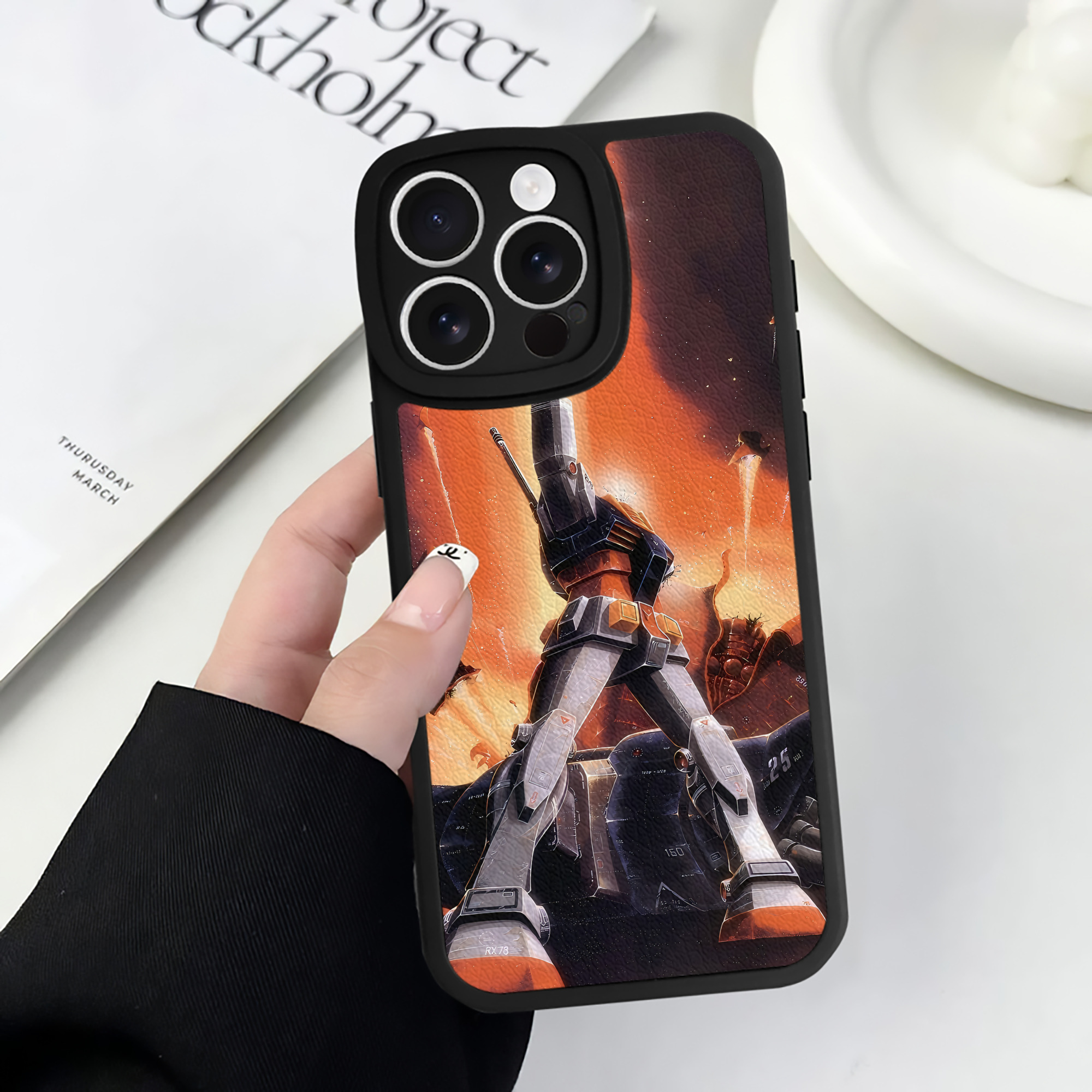 （画像用） 機動戦士ガンダム Mobile Suit Gundam 【iPhone 16シリーズ対応】シリコンスマホケース（レザー調） 材質：シリコン